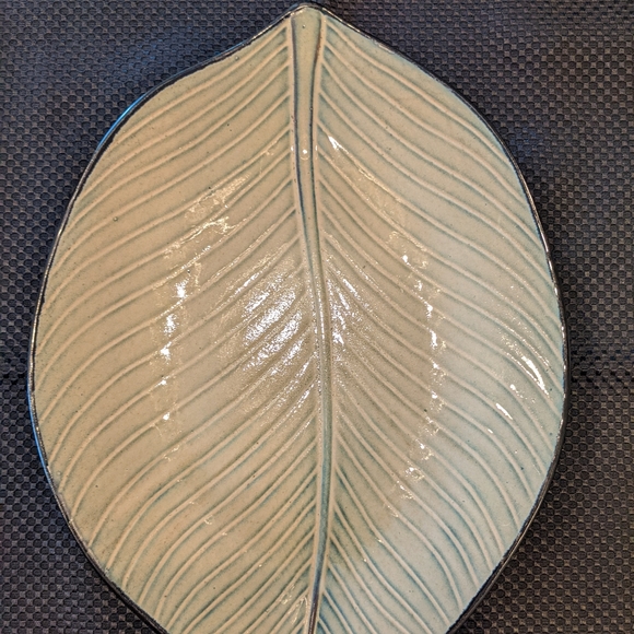 Ceramic Leaf Serving Tray - Picture 2 of 5